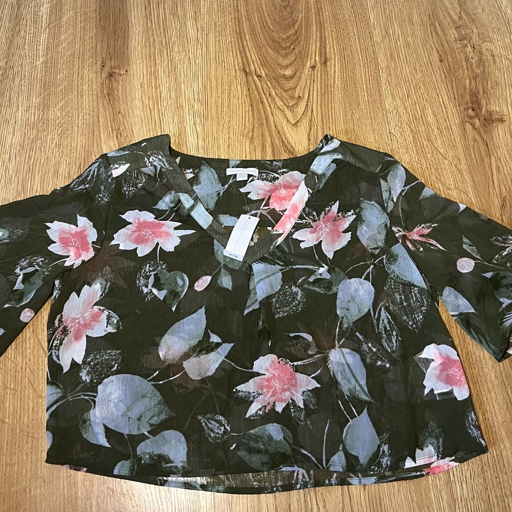 NWT Womens Size Medium New York & Company Floral Sheer Shirt 100% Polyester